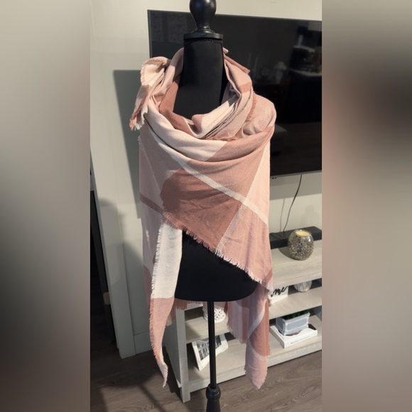 NWOT Lauren Conrad Plaid Shawl - Picture 4 of 6